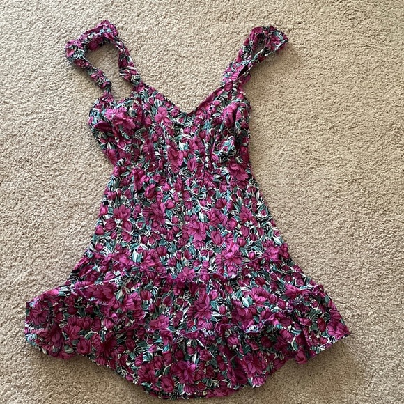 Pink floral dress. - Picture 1 of 3